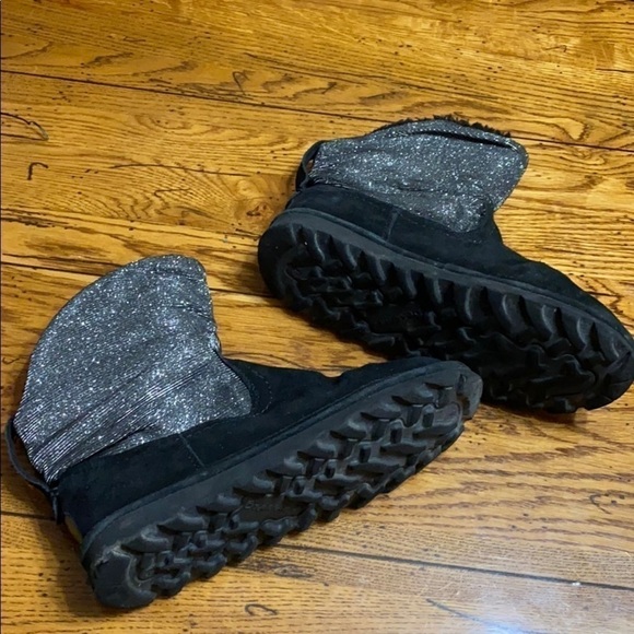 BEARPAW Black Silver Shiny Boots Size 8 - Picture 2 of 10